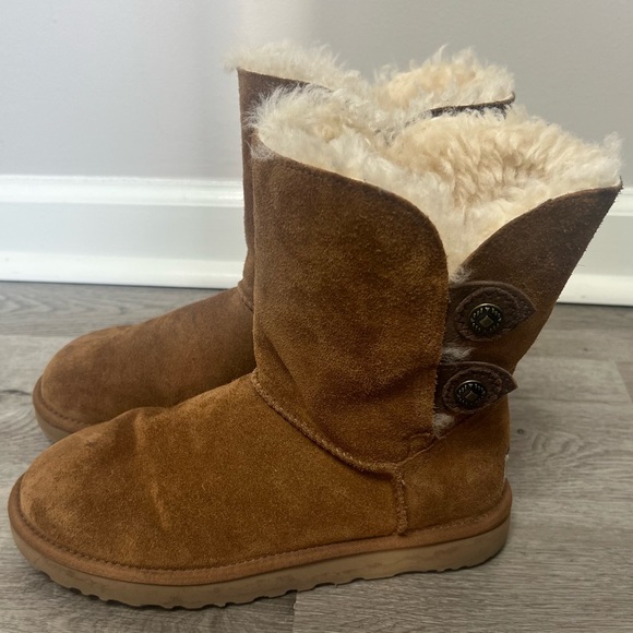 Ugg Bailey Button Chestnut Color Boots - Picture 1 of 16